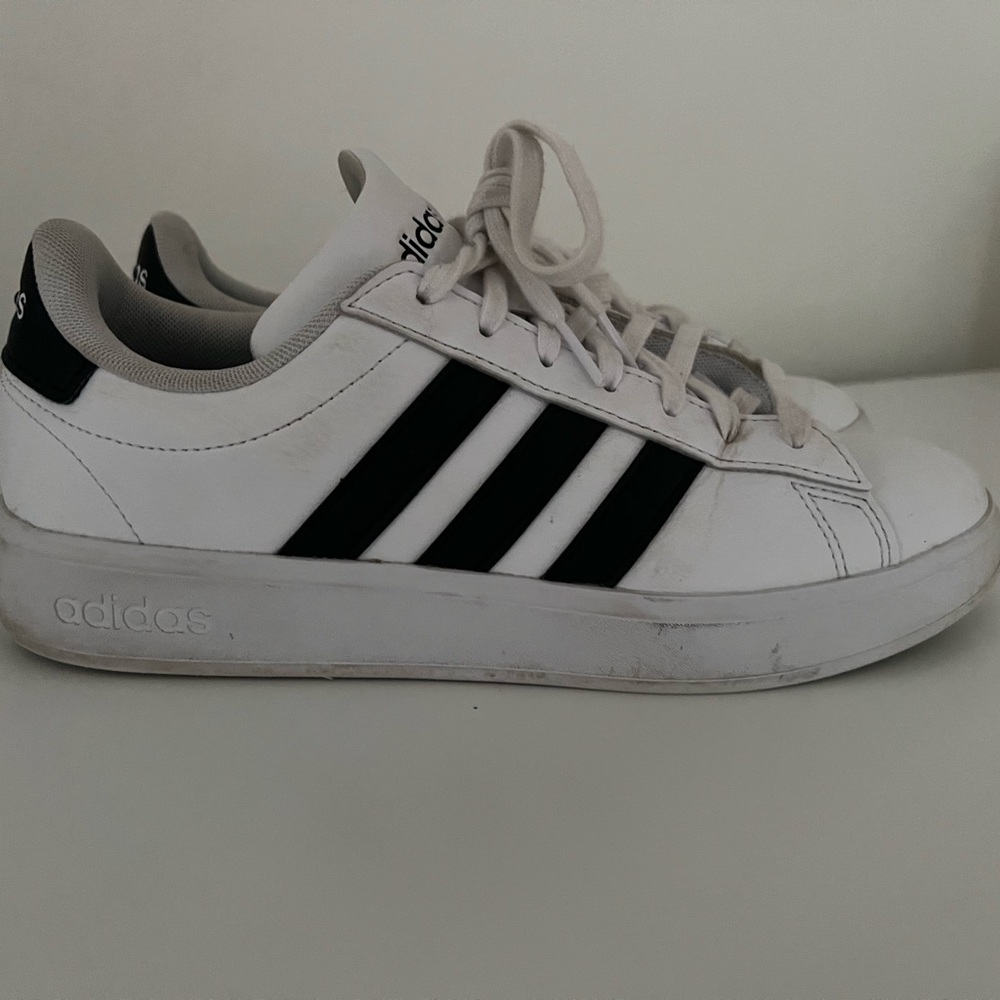 Worn a few times..could use a good cleaning